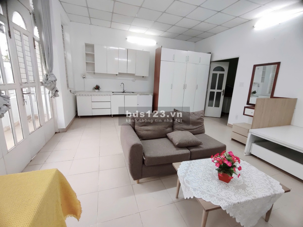Phòng ban công cửa sổ full NT rộng 40m2 tại Lâm Văn Bền quận 7