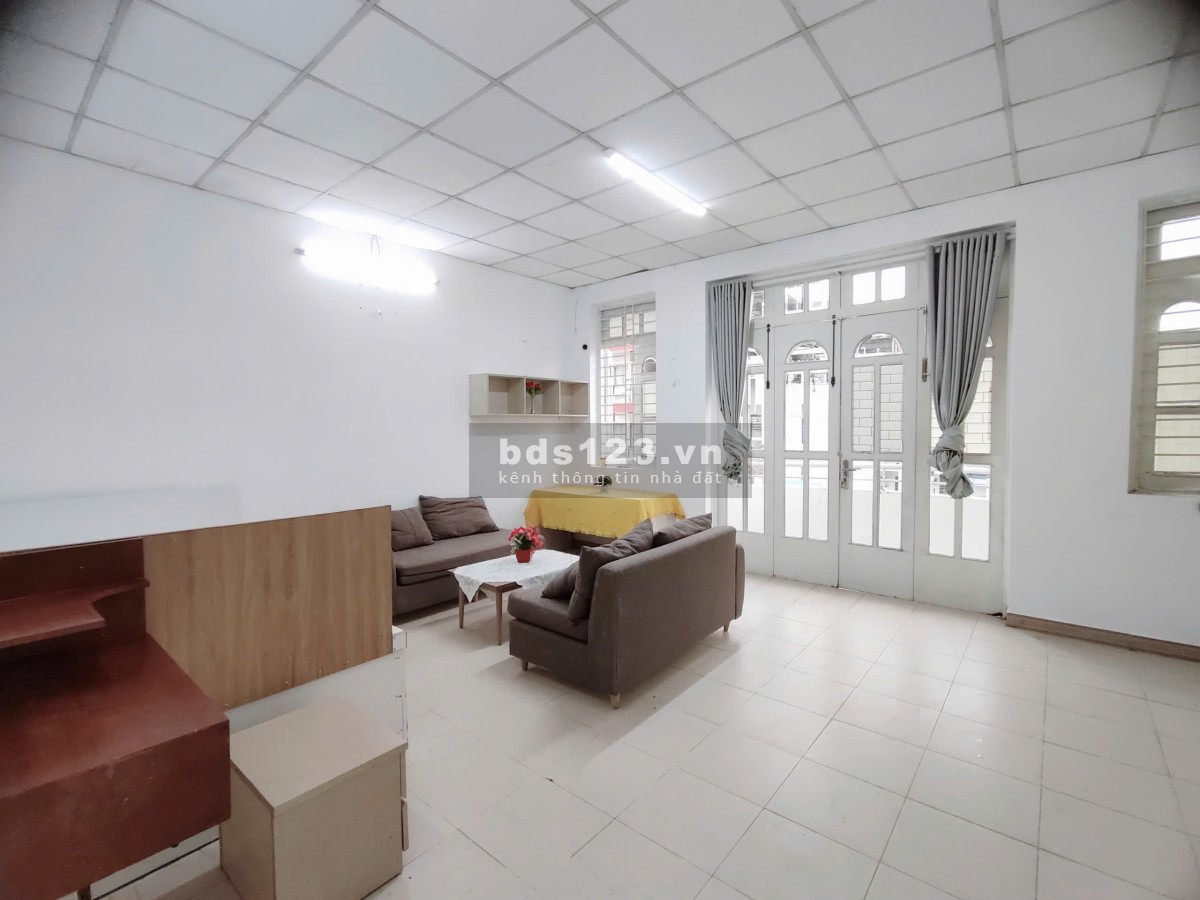 Phòng ban công cửa sổ full NT rộng 40m2 tại Lâm Văn Bền quận 7