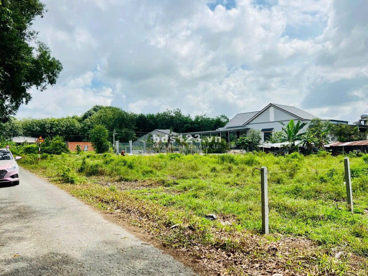 KẸT TIỀN BÁN GẤP 2.250M2 ĐẤT, NGAY KHU CÔNG NGHIỆP GẦN CHỢ, TRƯỜNG HỌC ĐÔNG DÂN CƯ. GIÁ 170TR