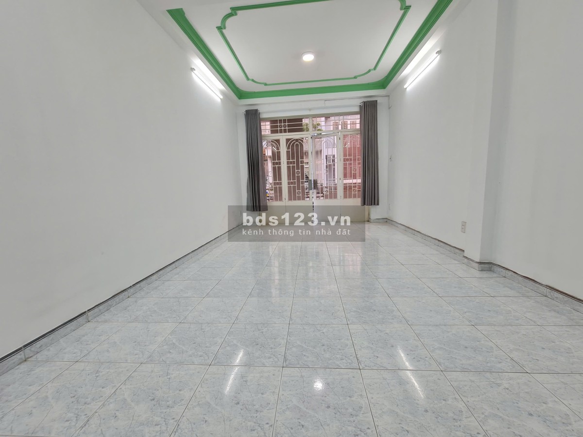 Ban công siêu thoáng tại 719 Huỳnh Tấn Phát quận 7