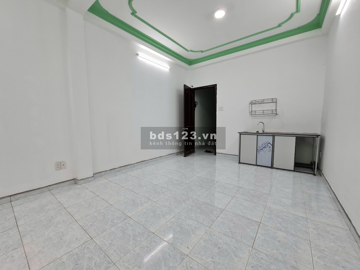 Ban công siêu thoáng tại 719 Huỳnh Tấn Phát quận 7