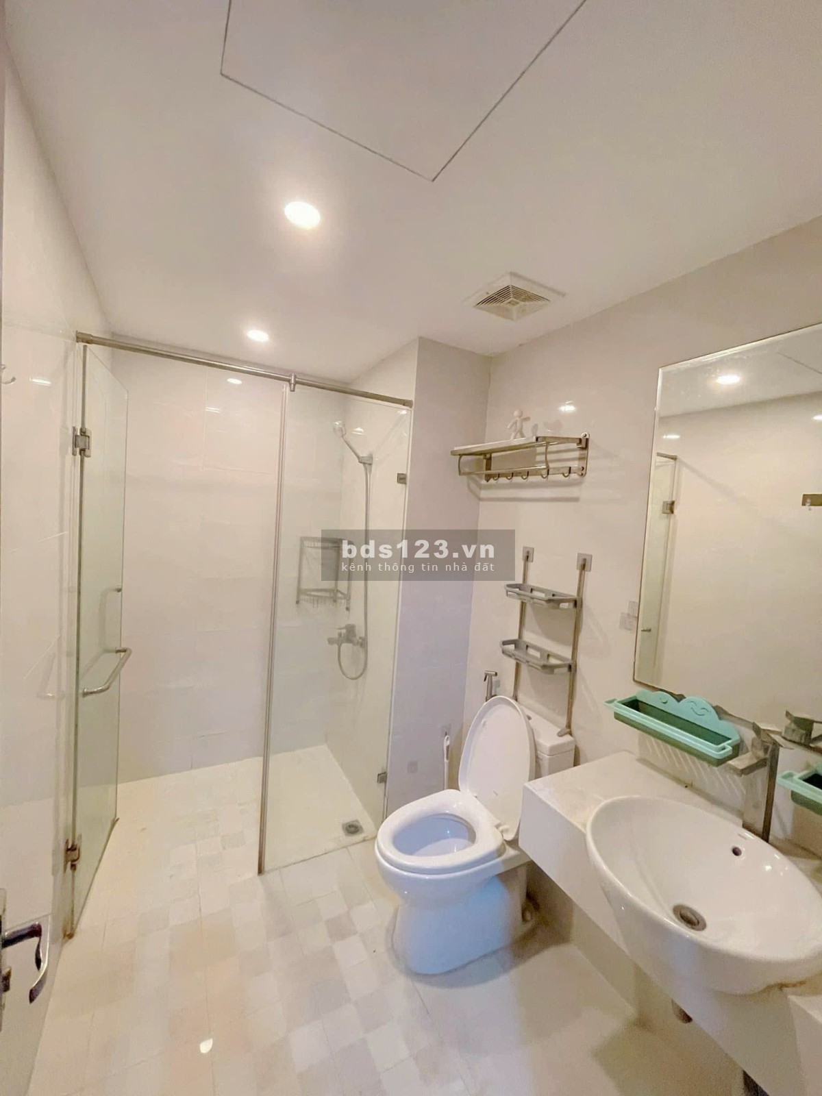 Bán căn Royal Park, Full nội thất siêu đẹpDiện tích: 70m2; 2 Phòng ngủ, 2 WC
