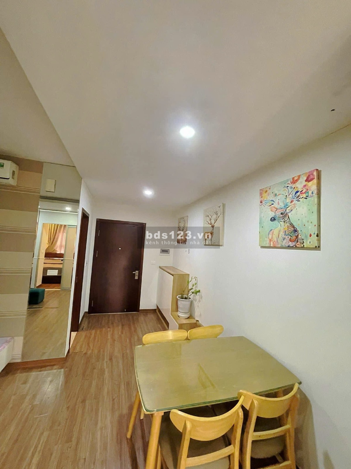 Bán căn Royal Park, Full nội thất siêu đẹpDiện tích: 70m2; 2 Phòng ngủ, 2 WC