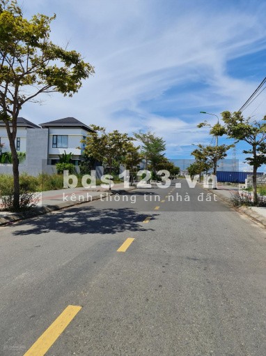 Ngộp bank bán gấp lô đất bên cạnh nhà biệt thự cách sân bay 1km