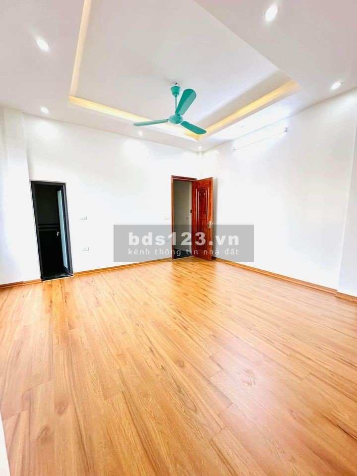 BÁN NHÀ ĐÊ LA THÀNH 58M X 5T - MẶT TIỀN 5M - MẶT NGÕ THÔNG KINH DOANH SẦM UẤT - NGÕ CẠNH ĐẠI HỌC