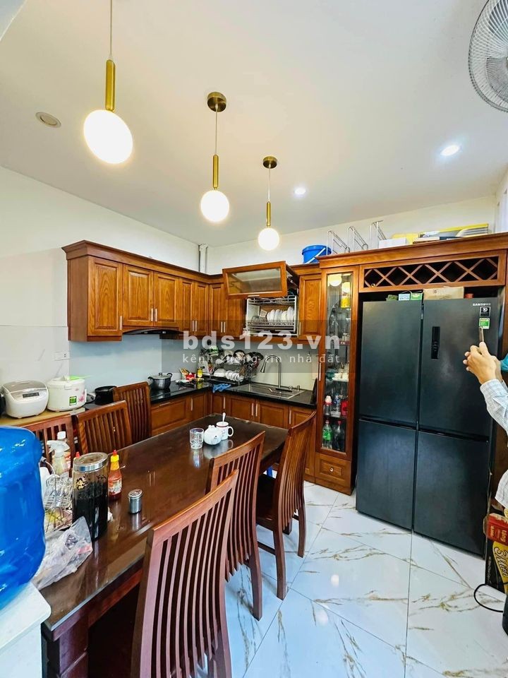 BÁN NHÀ ĐƯỜNG LÁNG - 37M X 6T - MẶT TIỀN 3.7M - LÔ GÓC 2 MẶT TIỀN - NGÕ THÔNG - Ô TÔ ĐỖ 24/24