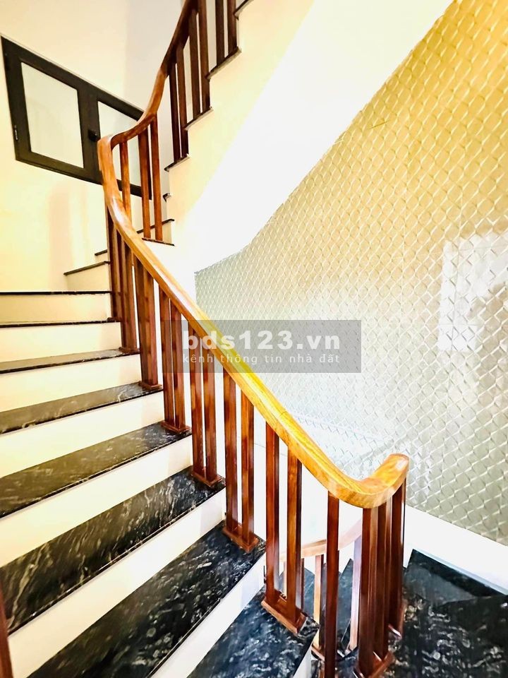 BÁN NHÀ ĐÊ LA THÀNH 58M X 5T - MẶT TIỀN 5M - MẶT NGÕ THÔNG KINH DOANH SẦM UẤT - NGÕ CẠNH ĐẠI HỌC
