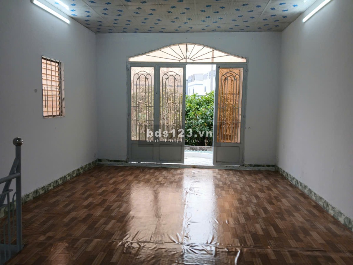 Cho thuê Nhà Mặt Tiền nguyên căn 114m2