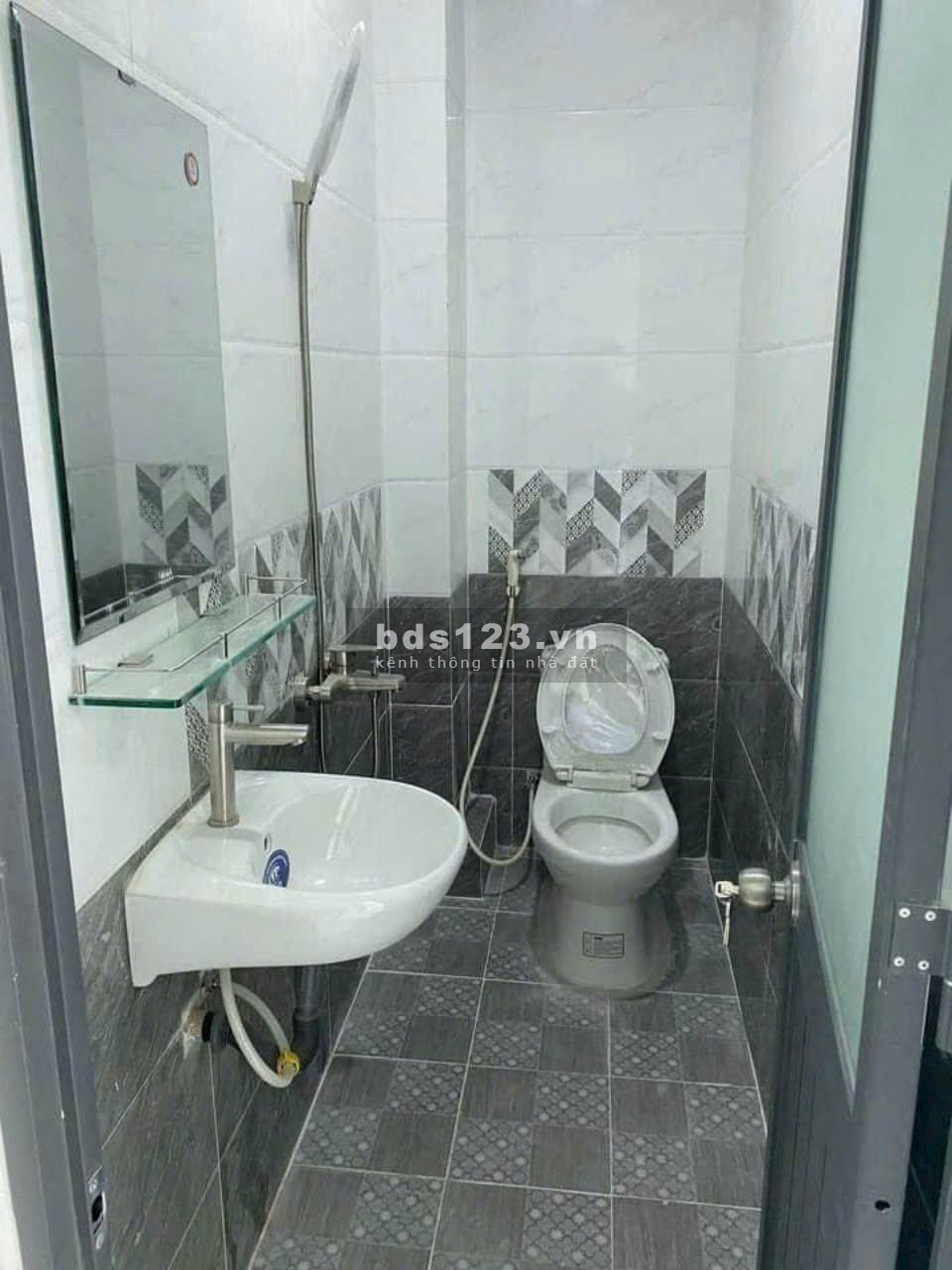 Bán nhà hẻm thông ra Huỳnh Tấn Phát, Nhà Bè, 3,5 x 8M, 1 trệt 2 lầu, 1.95 tỷ