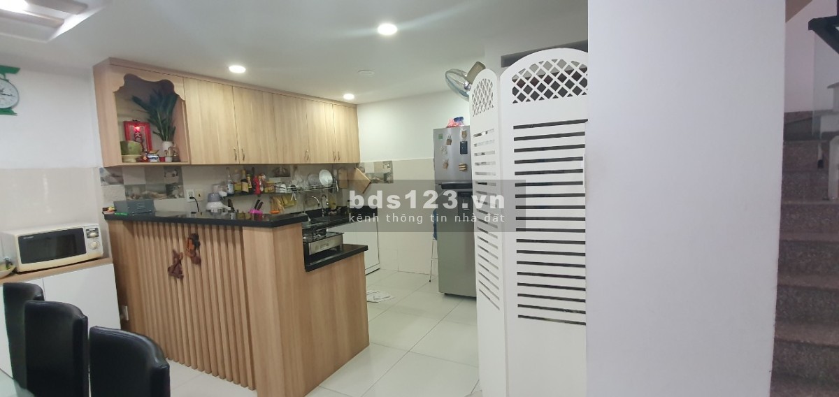Nhà hẻm kinh doanh 4x16m. Cách mặt tiền 10m. Đường Cách Mạng tháng 8 - 10,5 tỷ