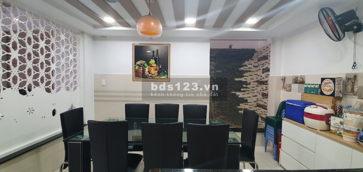 Nhà hẻm kinh doanh 4x16m. Cách mặt tiền 10m. Đường Cách Mạng tháng 8 - 10,5 tỷ