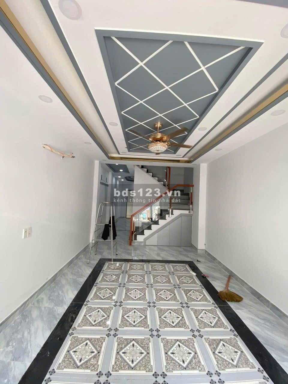 Chủ ngộp bán nhà hẻm thông Nguyễn Văn Nguyễn, Tân Định, Q1, sát MT, 4.5x14m 4 tầng, giá 8 tỷ