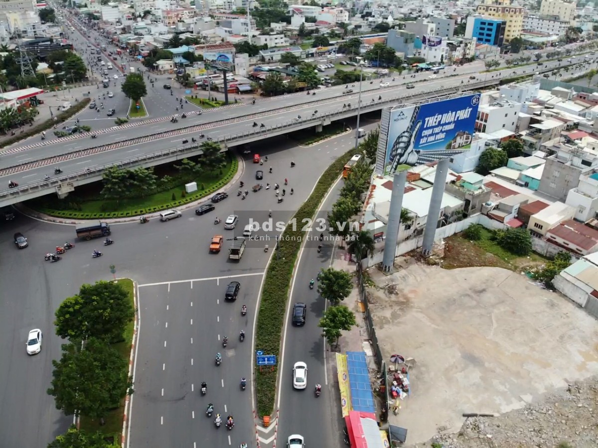 Chính chủ cần cho thuê mặt bằng 2247m2 mặt tiền vòng xoay Phạm Văn đồng, Thủ Đức