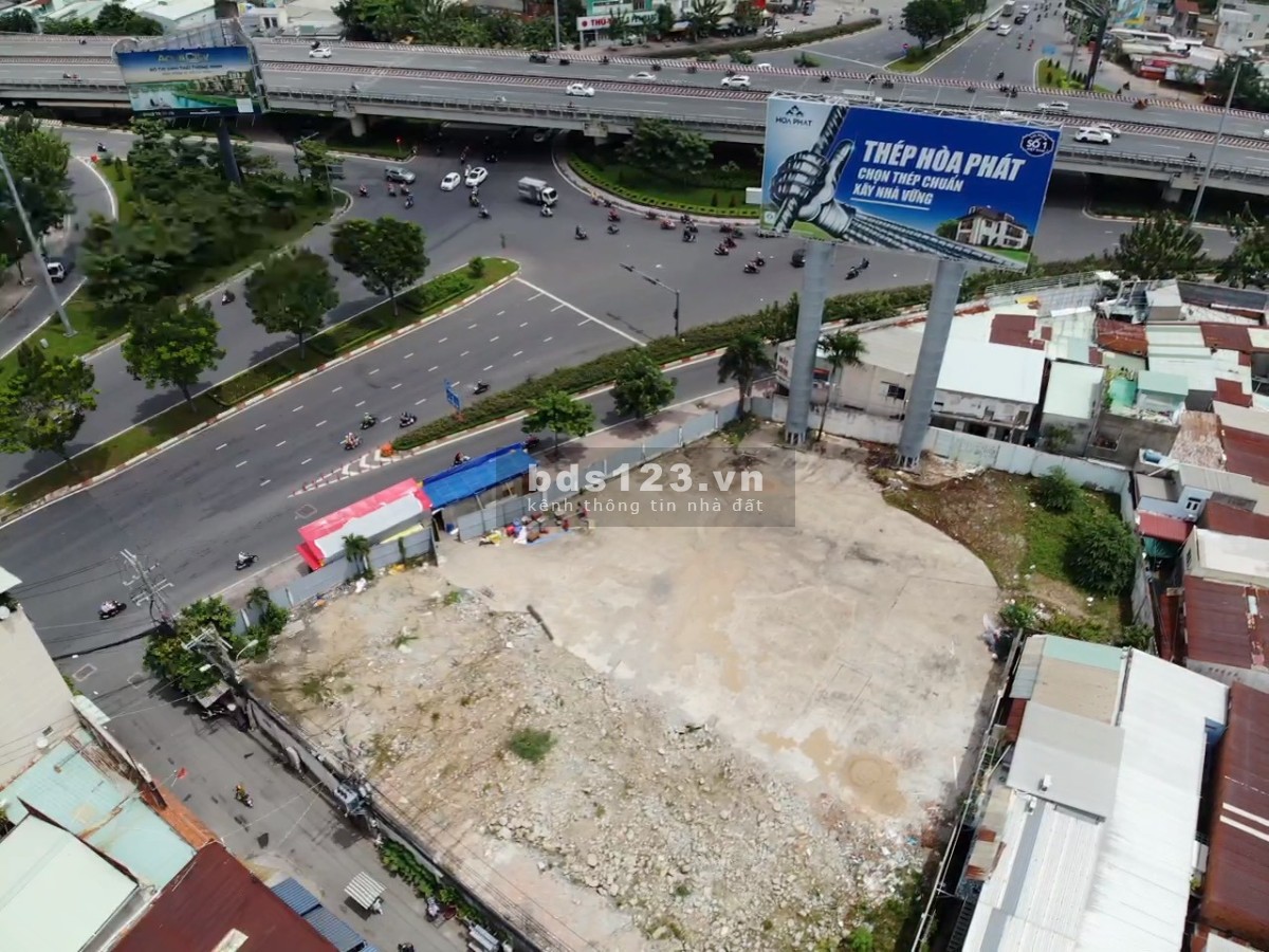 Chính chủ cần cho thuê mặt bằng 2247m2 mặt tiền vòng xoay Phạm Văn đồng, Thủ Đức