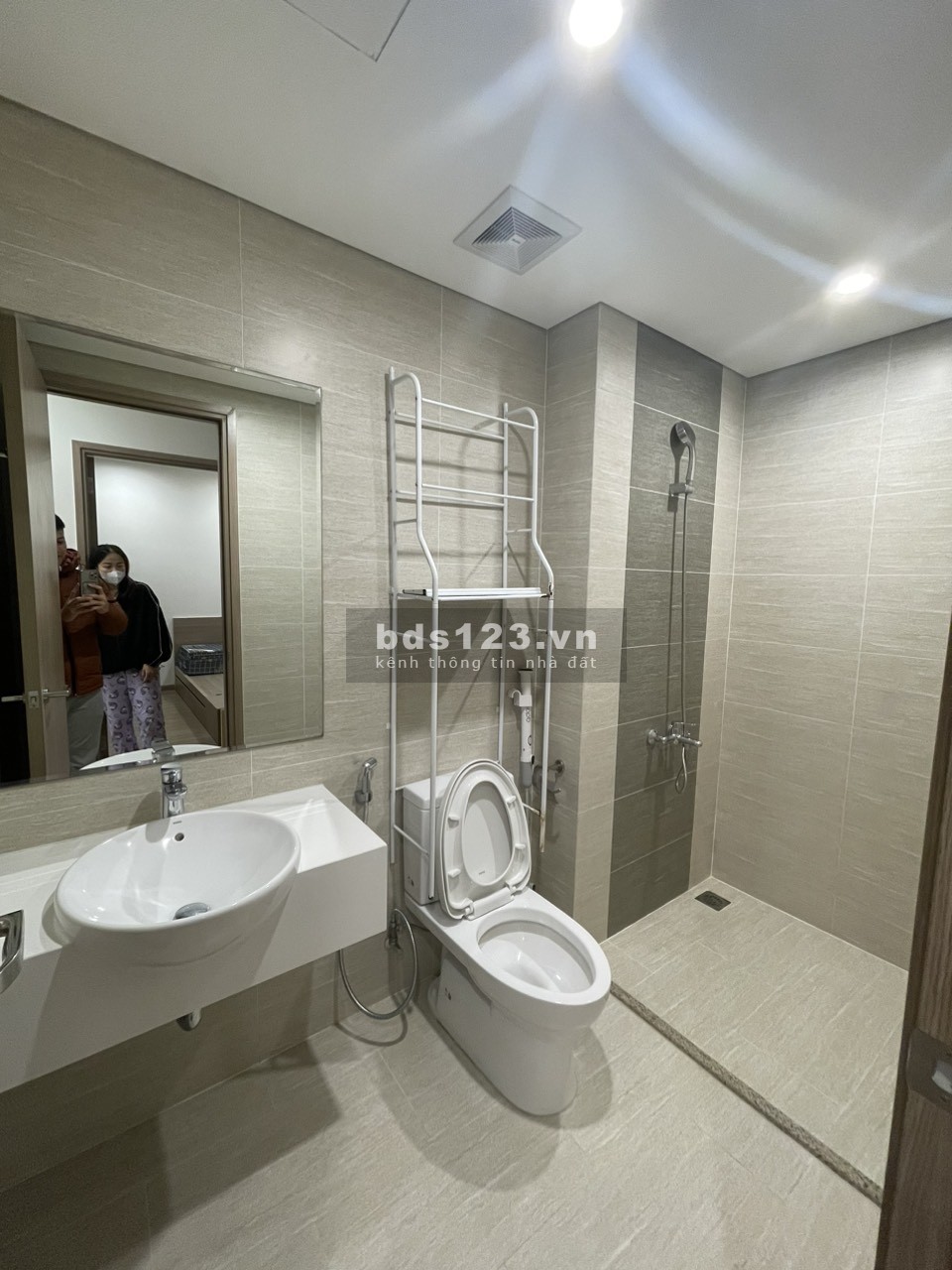 Giá rẻ cho thuê nhanh Studio Nguyên bản 34m Đông Nam 5,5 triệu/tháng Vinhomes Smart