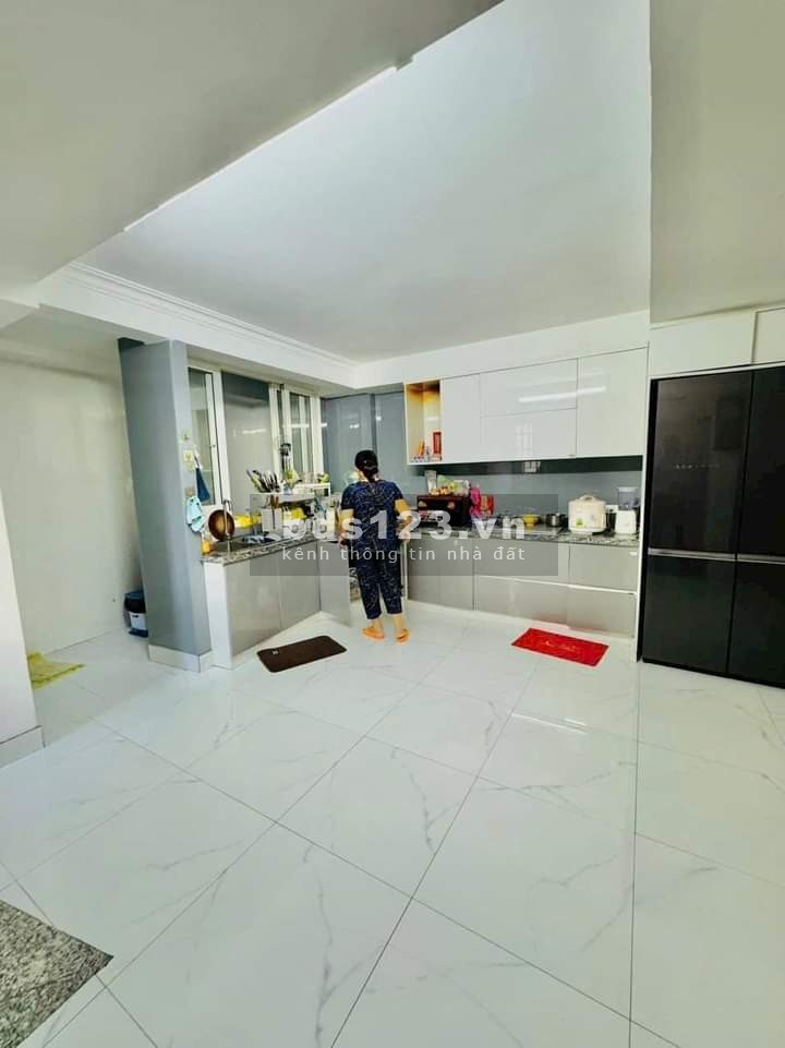 Nhà đẹp ở ngay. 4x12m. 4 lầu sân thượng. Hẻm xe tải kinh doanh Nguyễn Thiện Thuật, Q3
