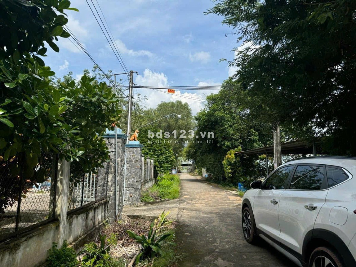 Kẹt tiền bán lại lô đất 280m2 giá chỉ 600tr, mặt tiền đường nhựa, sổ hồng riêng