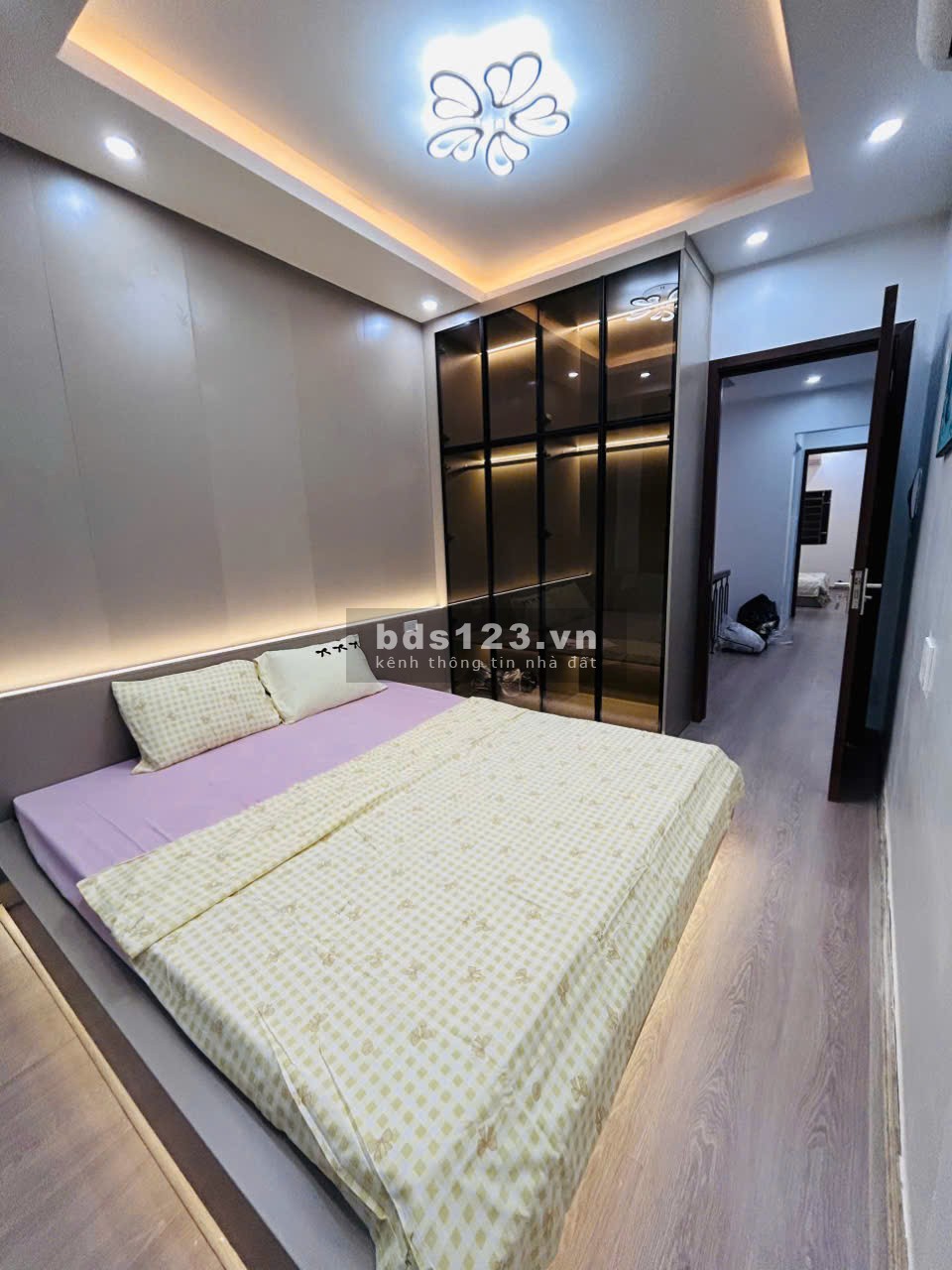 Chỉ 29 tỷ Có ngay nhà 7 tầng TMÁY ÔTÔ đỗ ngày, đêm dòng tiền 135 tr/th gần BÁCH KINH XÂY