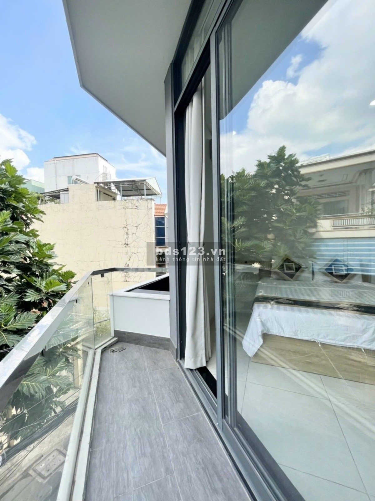 STUDIO BAN CÔNG FULL NỘI THẤT CAO CẤP NGAY SÂN BAY - 30M2 - THANG MÁY