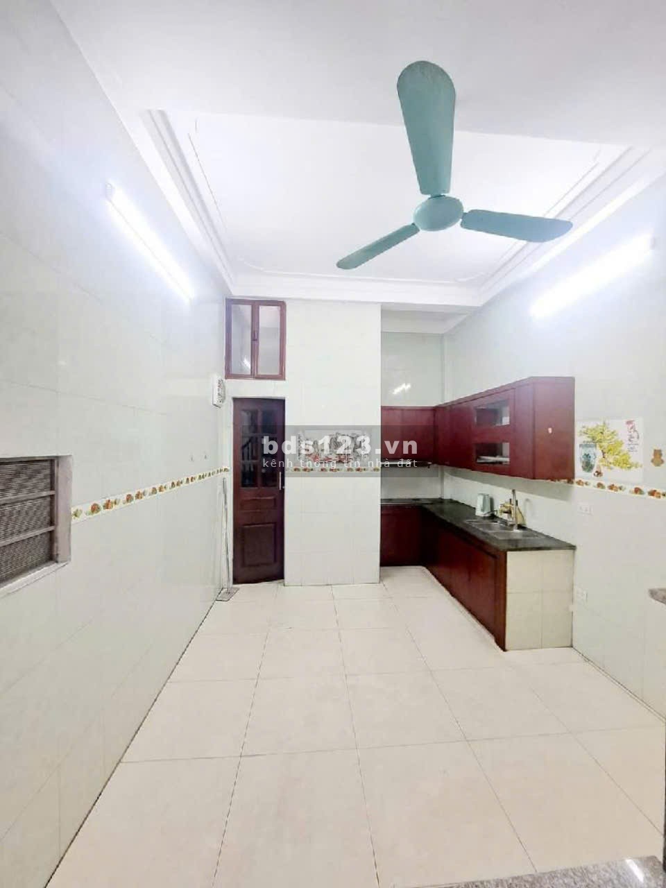 Bán Nhà Định Công Hạ - Hoàng Mai, DT: 45m2, Giá hơn 6 tỷ, Ngõ thoáng sáng, oto gần