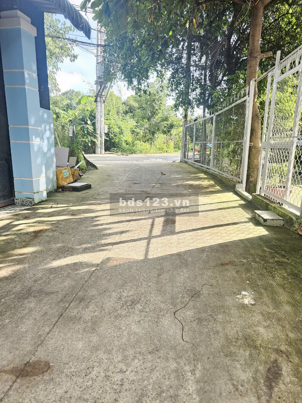 Bán nhà xã Xuân Thới Sơn. Hẻm 4m, xe hơi đậu cửa