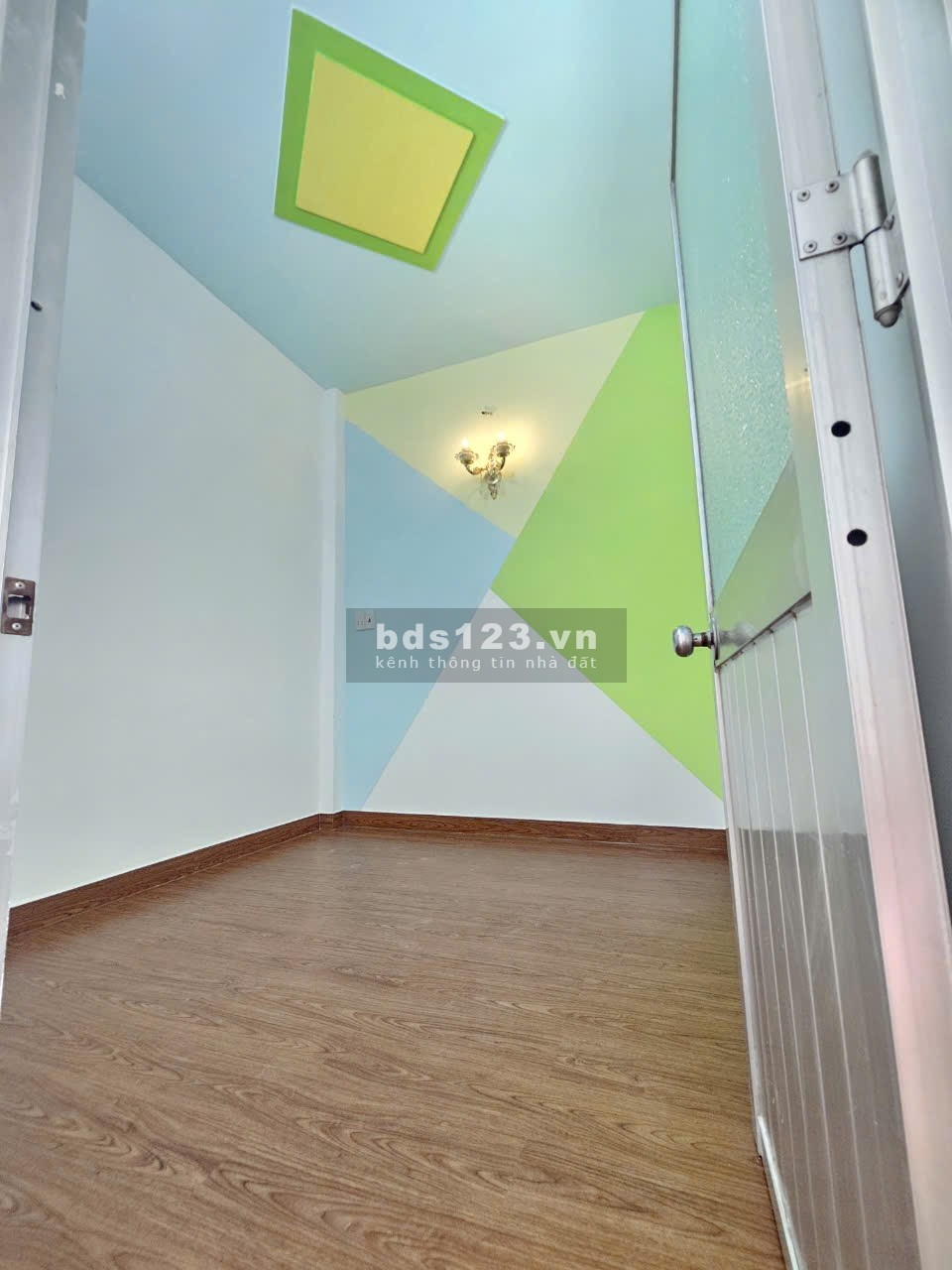 Bán nhà xã Xuân Thới Sơn. Hẻm 4m, xe hơi đậu cửa