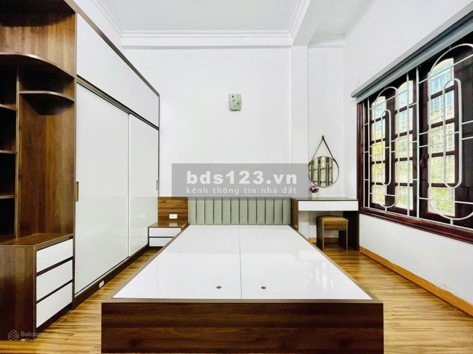 Bán Nhà Ngô Quyền - Phân Lô Học Viện Chính Trị, Ngõ Thông Ô tô, Diện Tích: 40M, 4 Tầng, Giá 7.9 tỷ