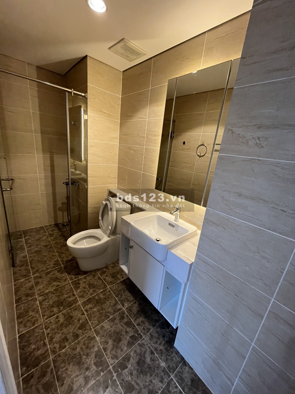 Cần bán căn hộ 2N,2VS, DT: 83tim/77m2 tt, D'Capilate 119 Trần Duy Hưng. Giá bán: 6.5 tỷ