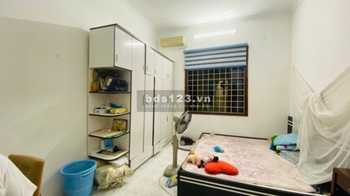 Bán nhà Hoàng Văn Thái. Nhà dân xây khung cột bê tông, oto tránh cách 15m, thoáng trước sau