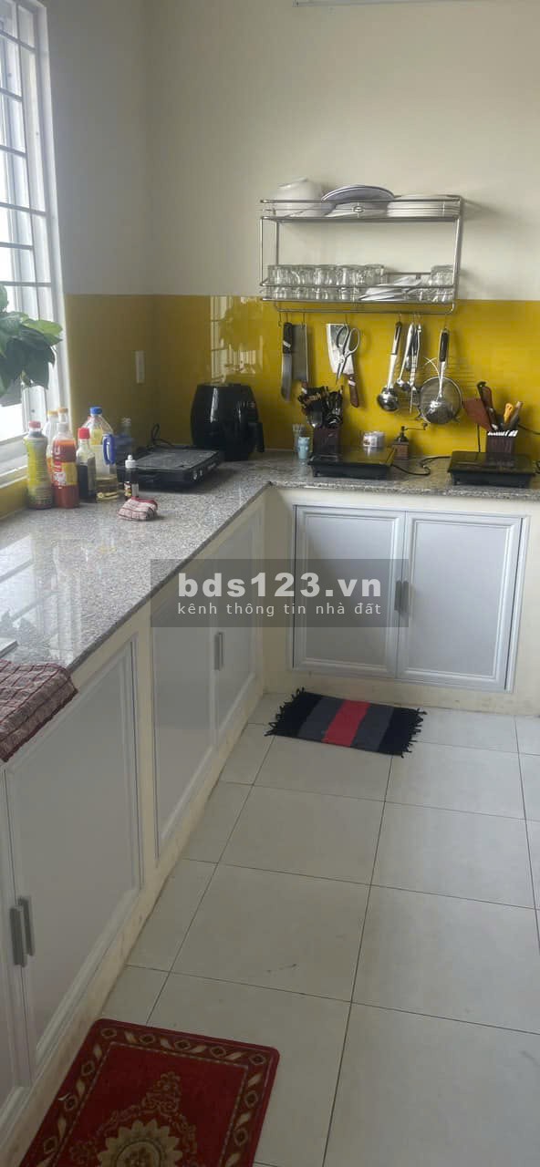 Chung cư 590, CMT8, P11, Quận 3: Rộng 97m2, 3p ngủ, 2wc, NTCB, 16tr