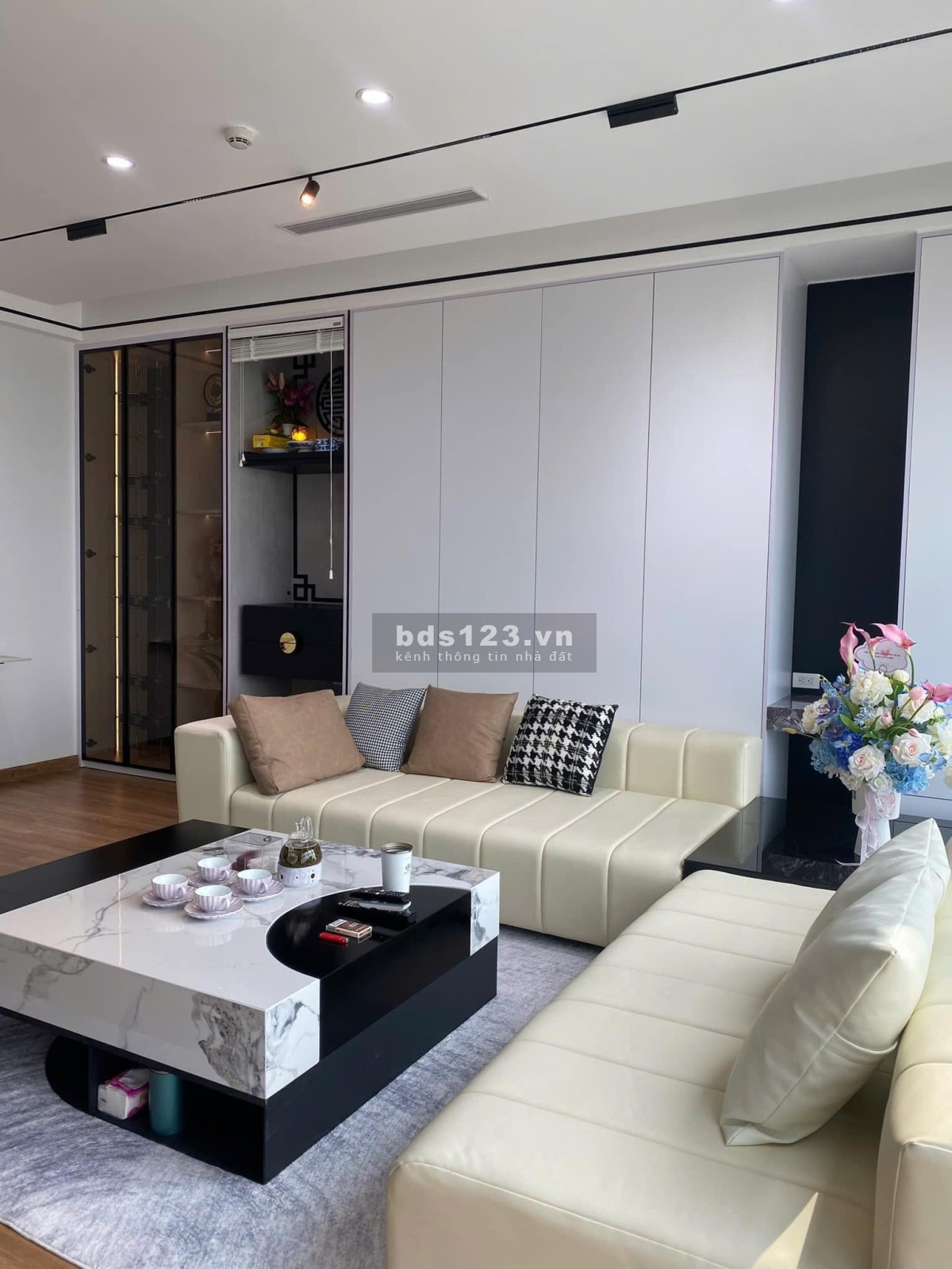 Chính Chủ Bán Gấp Căn Hộ 2PN Tại Iris Garden, 61m2, View SVĐ Mỹ Đình, Giá 4.2 Tỷ