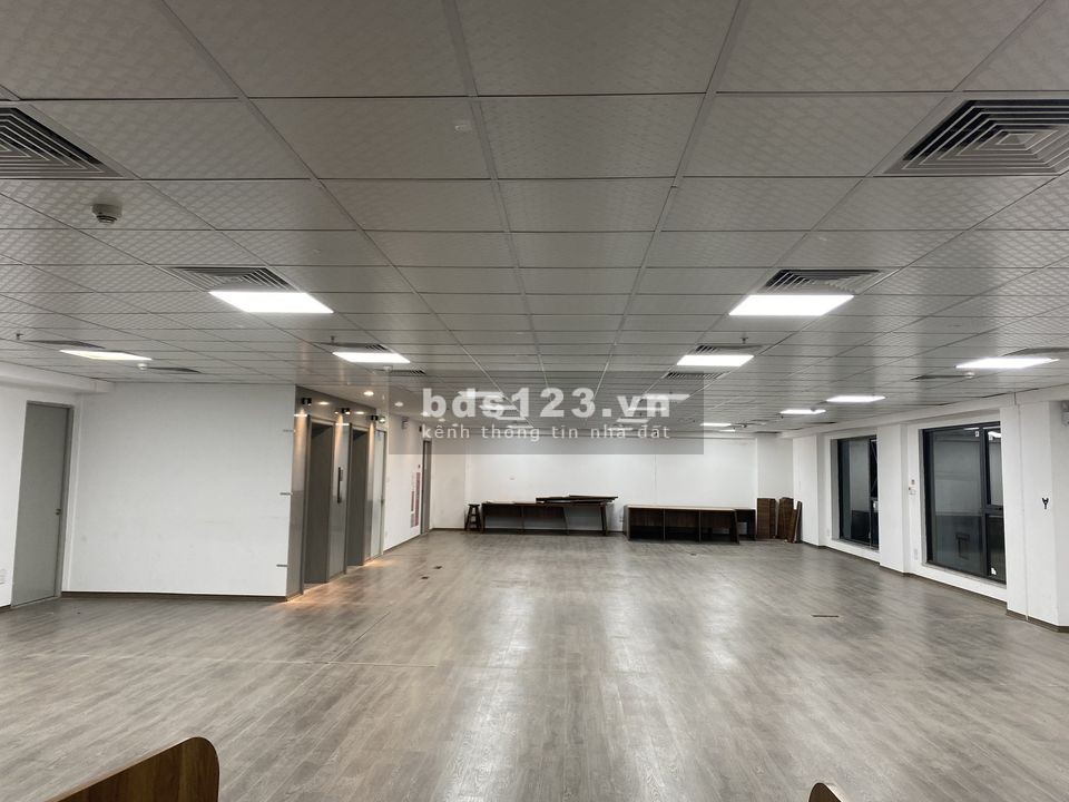 Tặng 10 ngày Setup Khi Thuê Văn Phòng 120m2 - 26 Triệu/Tháng. Mặt Phố Kim Mã, Ba Đình