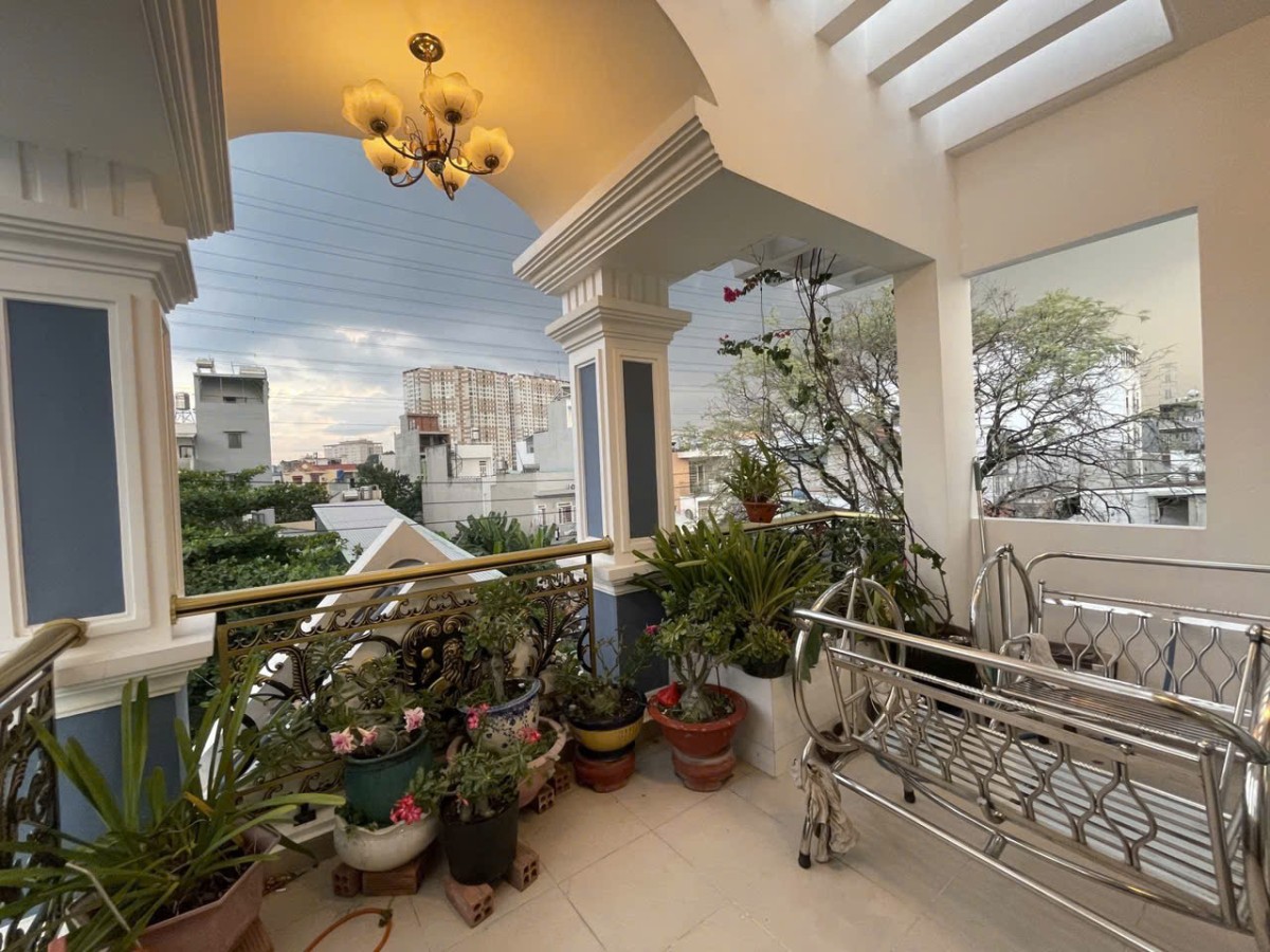 Nhà đẹp lung linh 3 tầng,84.5 m2, nhà mới. Hẻm Xe tải né nhau, thông các đường, gần Bệnh viện, Quốc