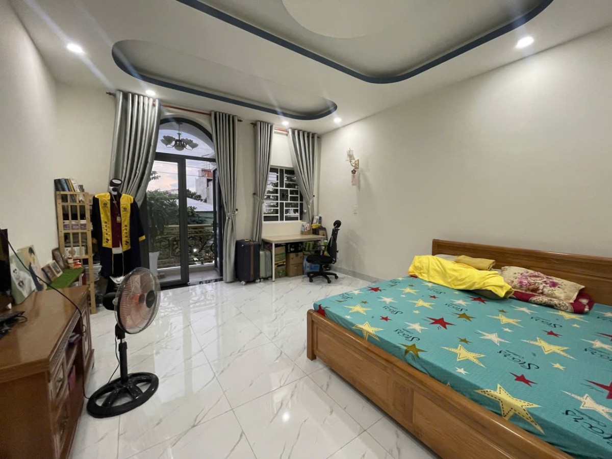 Nhà đẹp lung linh 3 tầng,84.5 m2, nhà mới. Hẻm Xe tải né nhau, thông các đường, gần Bệnh viện, Quốc