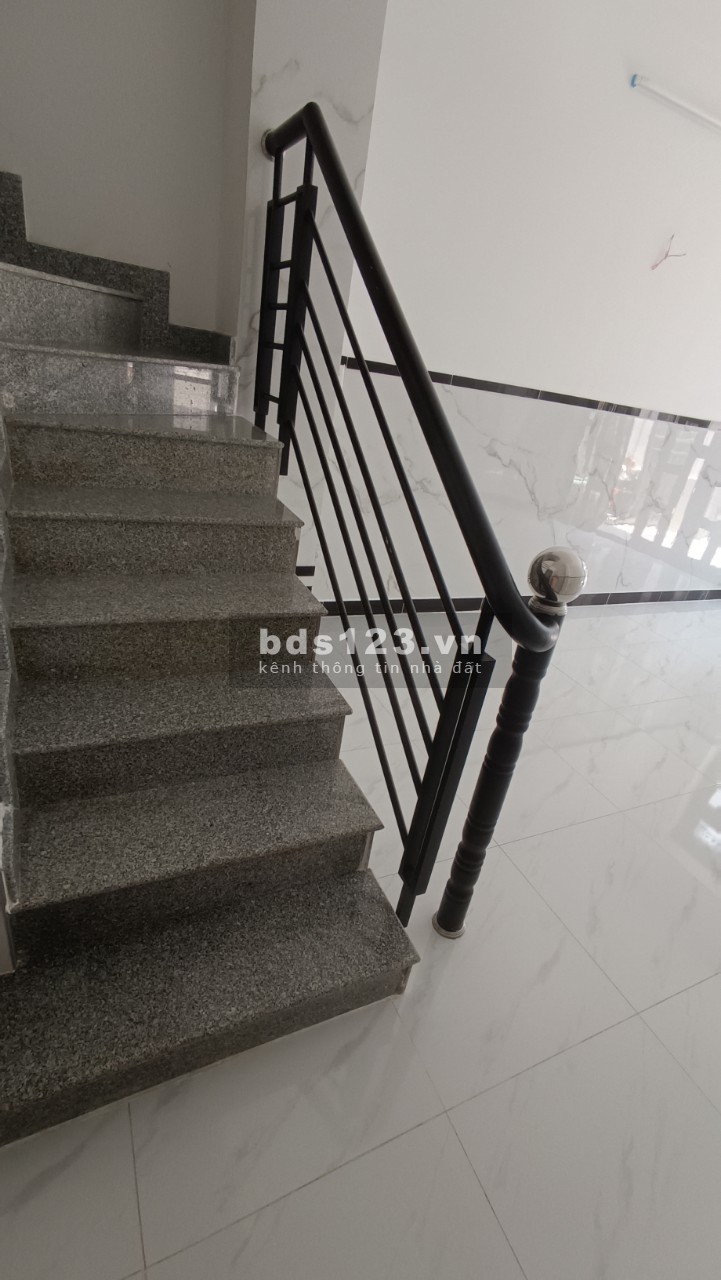 Chính chủ cho thuê nhà hẻm xe hơi, 5 phòng ngủ, gần trường học, chợ quận Phú Nhuận