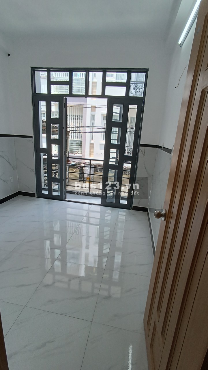Chính chủ cho thuê nhà hẻm xe hơi, 5 phòng ngủ, gần trường học, chợ quận Phú Nhuận