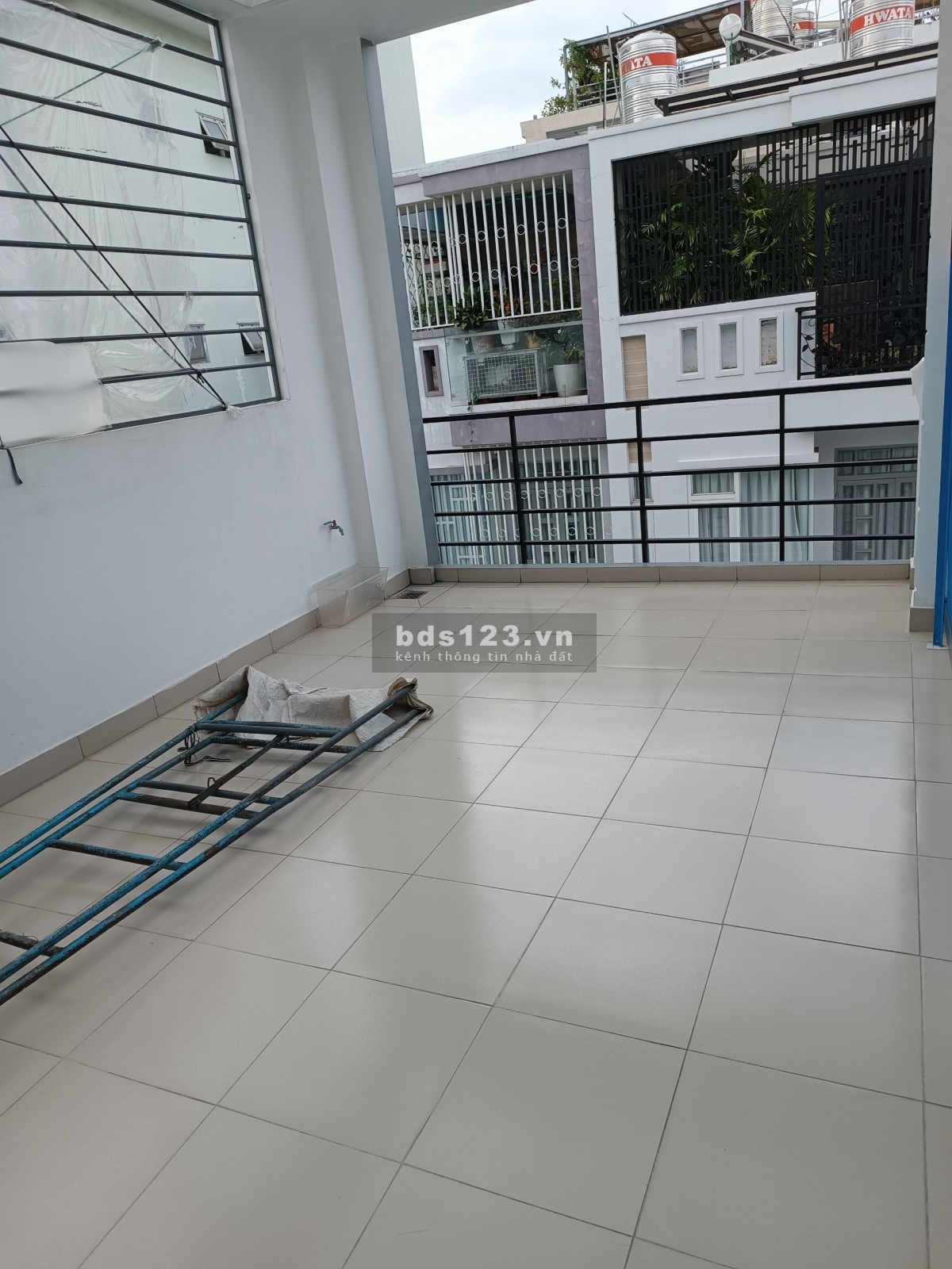 Chính chủ cho thuê nhà hẻm xe hơi, 5 phòng ngủ, gần trường học, chợ quận Phú Nhuận
