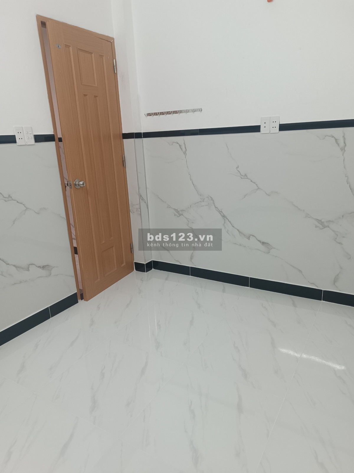 Chính chủ cho thuê nhà hẻm xe hơi, 5 phòng ngủ, gần trường học, chợ quận Phú Nhuận