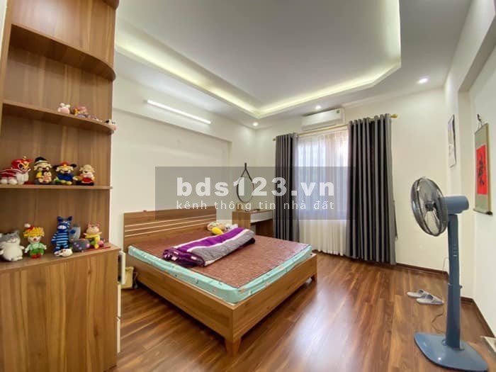 Vũ Tông Phan, 55m2, 5 tầng, 6 ngủ, mặt tiền 4m, ô tô đậu cửa, chỉ 9 tỷ.