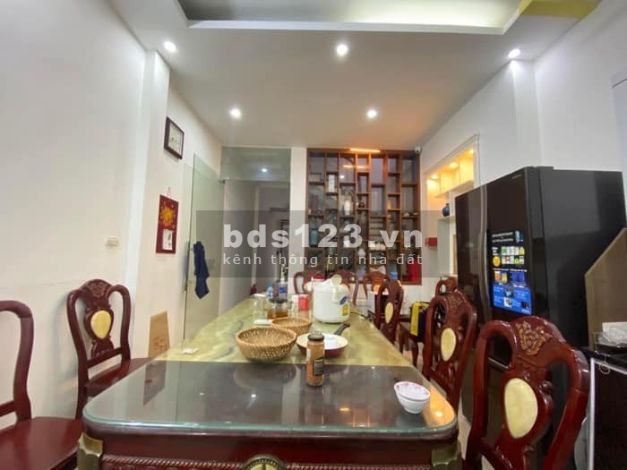 Vũ Tông Phan, 55m2, 5 tầng, 6 ngủ, mặt tiền 4m, ô tô đậu cửa, chỉ 9 tỷ.