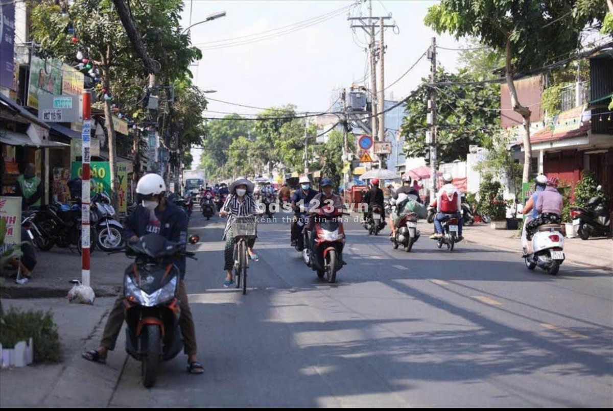 KẸT VỐN BÁN 3 SỔ 15X50=826,2m2, GIÁ 260tr, NẰM NGAY THỊ XÃ, GẦN 2KCN, DÂN CƯ DÔNG.
