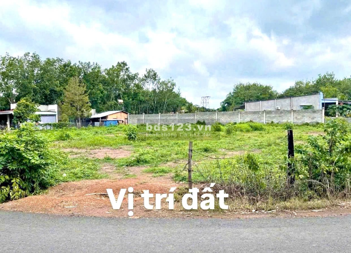 KẸT VỐN BÁN 3 SỔ 15X50=826,2m2, GIÁ 260tr, NẰM NGAY THỊ XÃ, GẦN 2KCN, DÂN CƯ DÔNG.