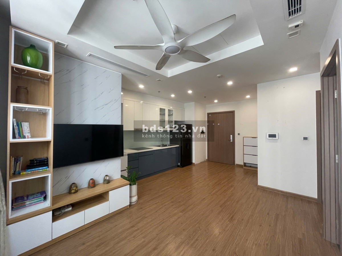 Chính chủ bán gấp trong tháng căn hộ 2PN - 2WC, tòa G1 Vinhomes Green Bay giá 3 tỷ. LH 0925128255