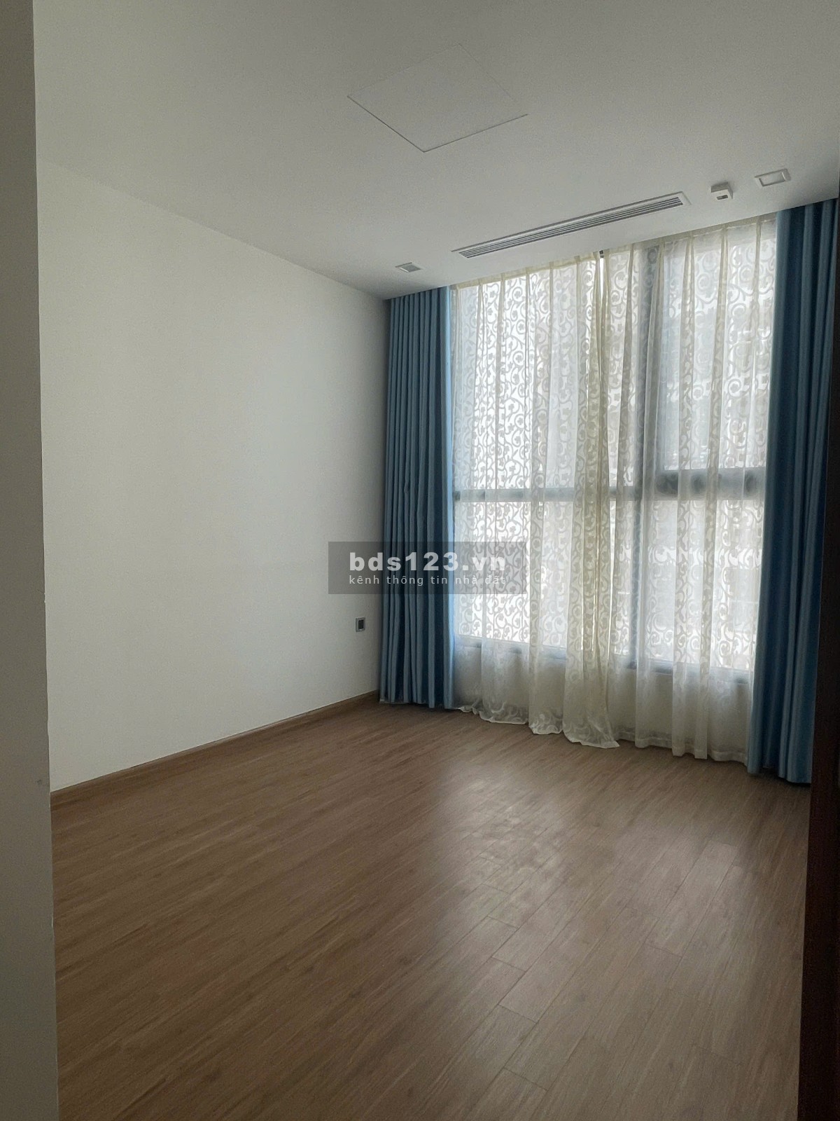 Chính chủ bán gấp trong tháng căn hộ 2PN - 2WC, tòa G1 Vinhomes Green Bay giá 3 tỷ. LH 0925128255