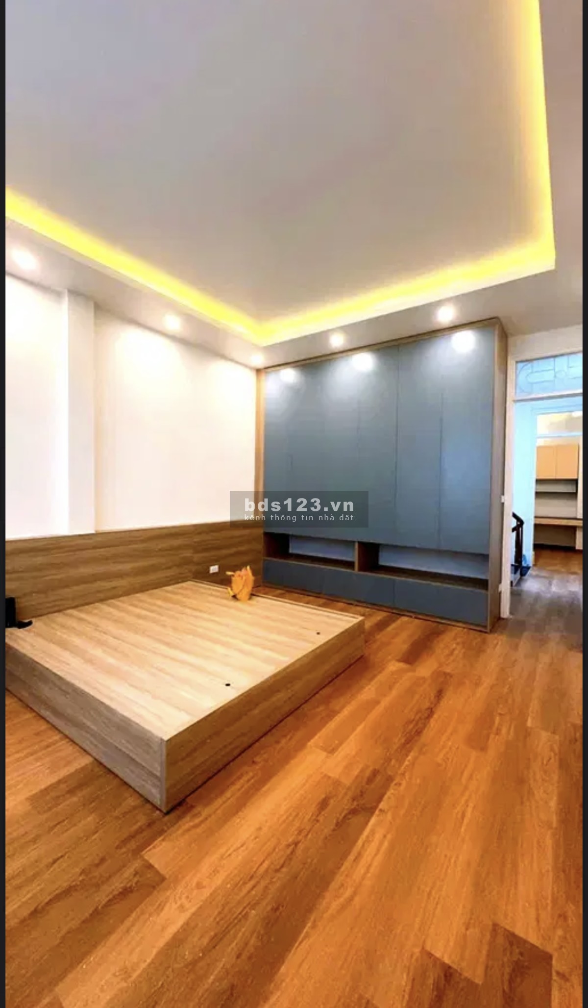 BÁN GẤP NHÀ PHỐ MỸ ĐÌNH - KINH DOANH - NGÕ Ô TÔ TRÁNH - MẶT TIỀN ĐẸP - FULL NỘI THẤT - VÀI M RA PHỐ