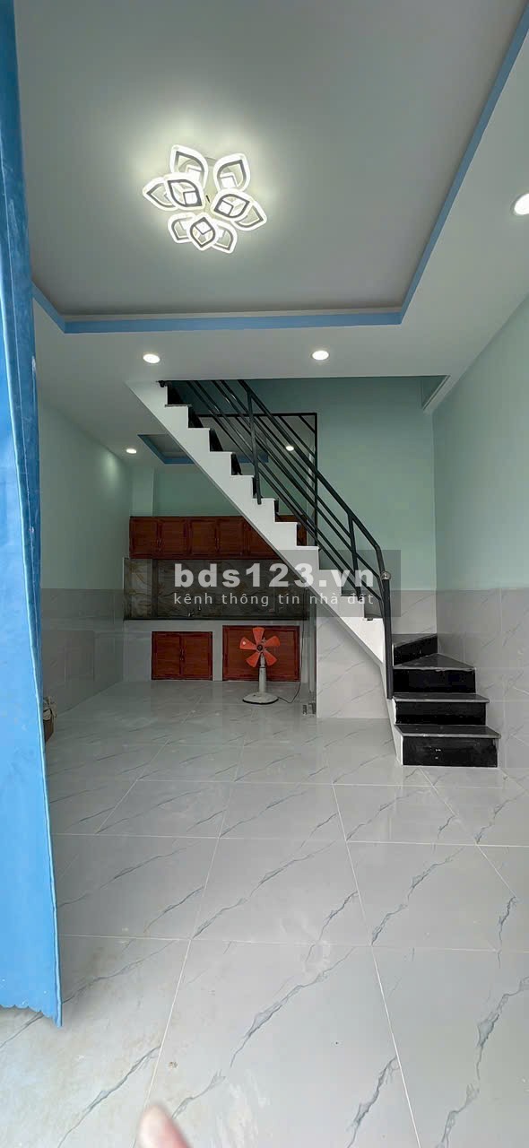 Bán nhà 1 tỷ 350, mặt tiền Xuân Thới Thượng 9
