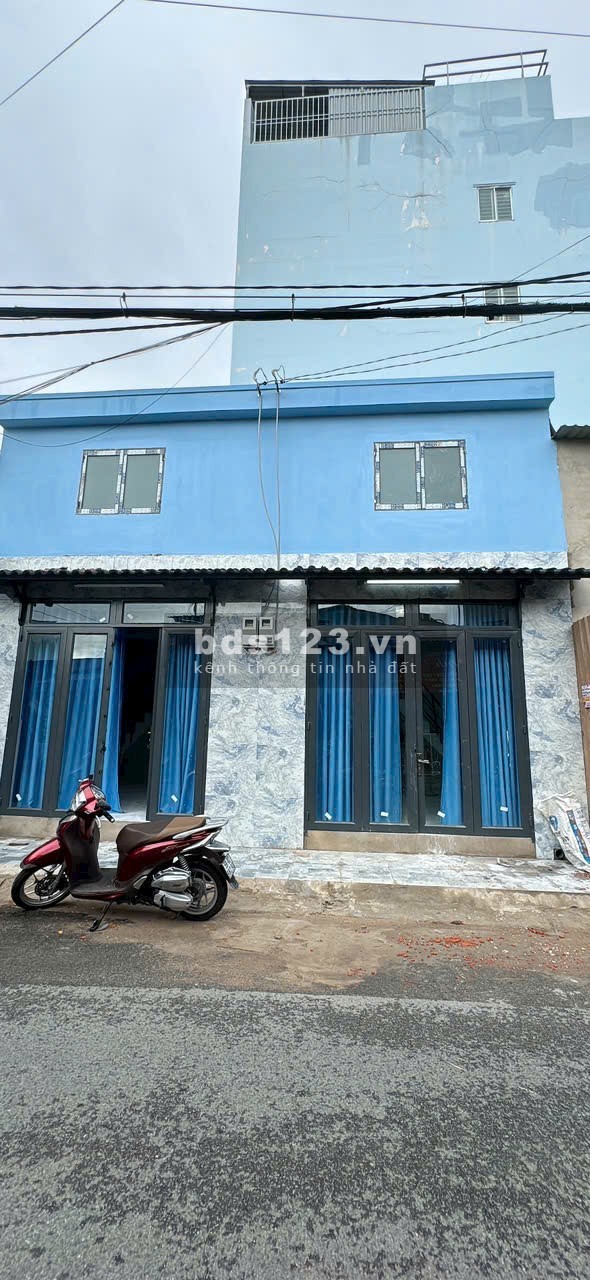 Bán nhà 1 tỷ 350, mặt tiền Xuân Thới Thượng 9
