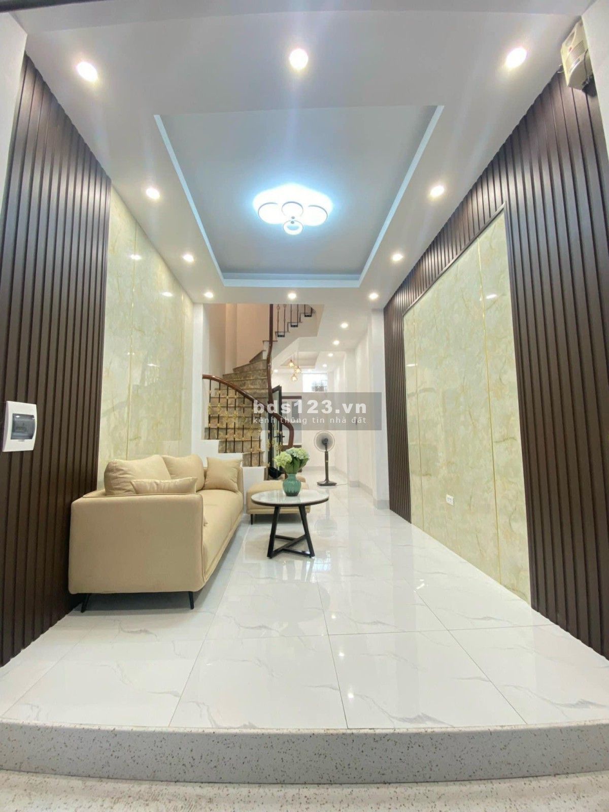 BÁN NHÀ - LẠC LONG QUÂN - 30M2 x 4 tầng - MẶT TIỀN 3 - 5,x ty