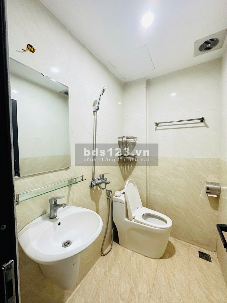 Nhà 5 Tầng Đẹp Lung Linh, Cách Mặt Đường Ô Tô – Giá Tốt Cho Khách Thiện Chí