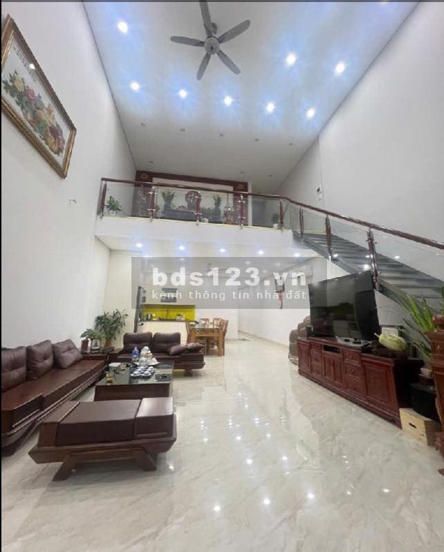 BÁN NHÀ TỪ LIÊM - 3 BƯỚC RA PHỐ - NGÕ TO VÀ ĐẸP - NHÀ LONG LANH - CHỦ THIỆN TÌNH